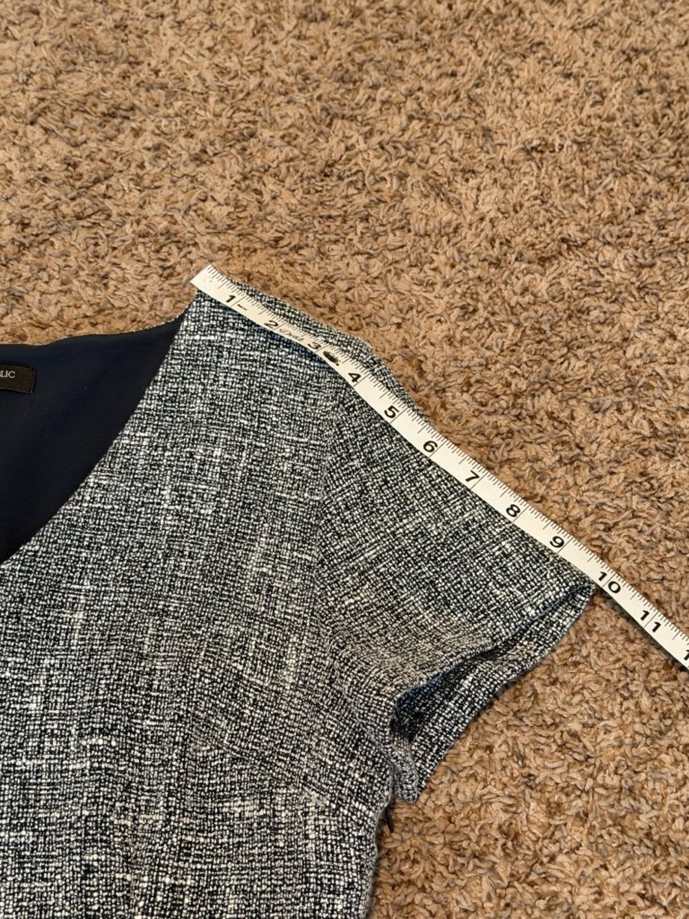 Banana Republic Gray Textured Business Casual Dress - Size 4 - Picture 8 of 11